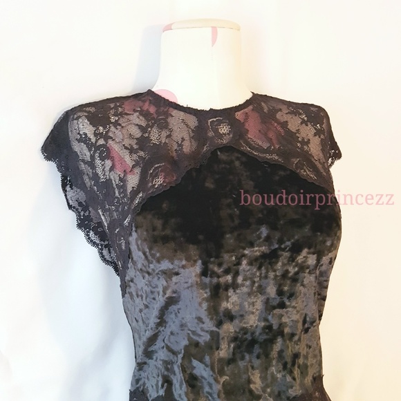 🌹 Victorias Secret velvet lace high neck bodysuit - Picture 3 of 4